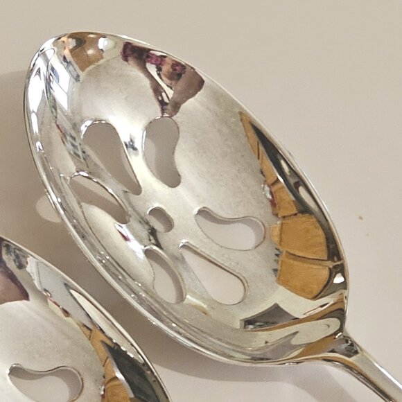 Wm Rogers Large Pierced Serving Spoons 12" set/2 silverplate buffet potlucks - Picture 3 of 7